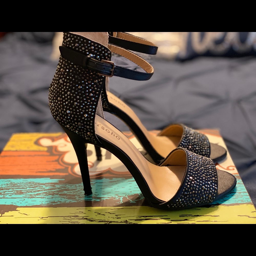 *Prom alert*Black Sparkly Heels w/ ankle Strap
